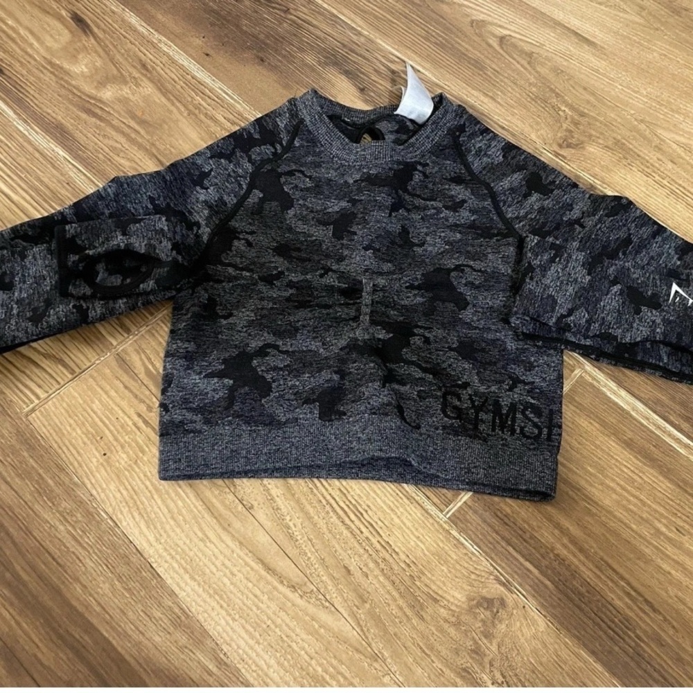 Gymshark Women’s Camo Top- Gray Black size S